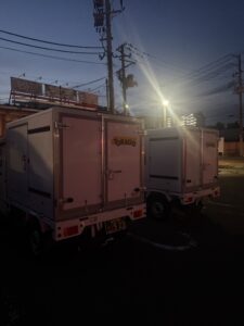 朝2時半に出発。冷蔵車2台で約500食の朝食をお届けしました！